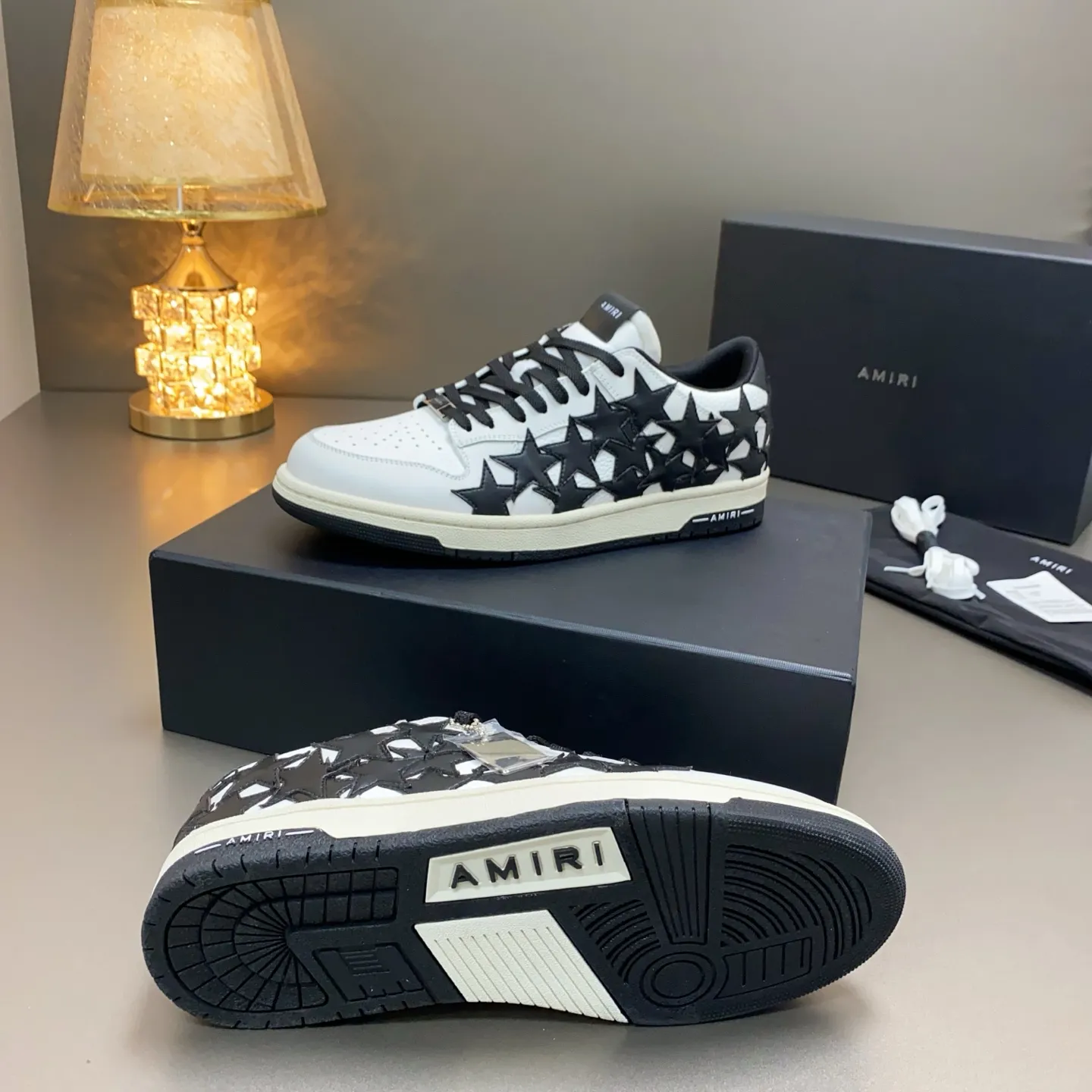 p620🐮🐮AMIRI 💧🌳Couple model💎 The latest The Pacific series Couple model Bone Star Casual sneakers Skateboard shoes ✔️ AMIRI's Pacific shoes are a sneaker that combines luxury and street style. Many celebrities and Internet celebrities have the same style. Its design and workmanship are very elegant. Made of high-grade cow leather, soft to the touch and highly durable 💘💍Fabric: Original customized imported first-layer cowhide 💘💍Inner lining: Original customized breathable mesh lining 💘💍Feet: Original injection molded one-piece, comfortable and wear-resistant without tiring the feet 💘💍Outsole: Original 1:1 molded three-color sole Original outsole 💘💍Sole thickness: 3CM 💘💍Size: Female 35-40 Male 39-46 💘💍price; top version 💦Special remarks Remark: (Female size 34 40. Men’s size 38 45 46 is customized and cannot be returned or exchanged) Please note when placing an order! Thank you🤝🤝